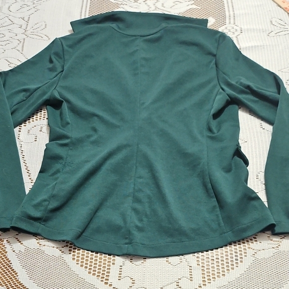 Travel Ready Green Two-Piece Pant Suit - Picture 16 of 16